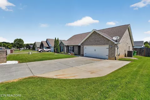 1220 Bastogne Dr, Maryville, TN 37801