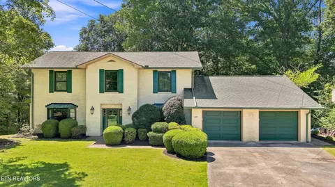 123 Garnet Ln, Oak Ridge, TN 37830