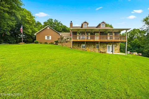 600 S Carter School Rd, Strawberry Plains, TN 37871