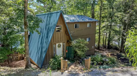 5723 Lakeshore Dr, Tallassee, TN 37878
