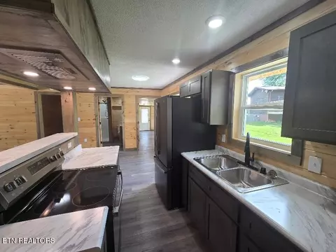 Kitchen - 131 Duncan Ln, Oneida, TN 37841 photo 3 of 3