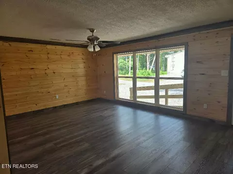 Living - 131 Duncan Ln, Oneida, TN 37841 photo 1 of 3