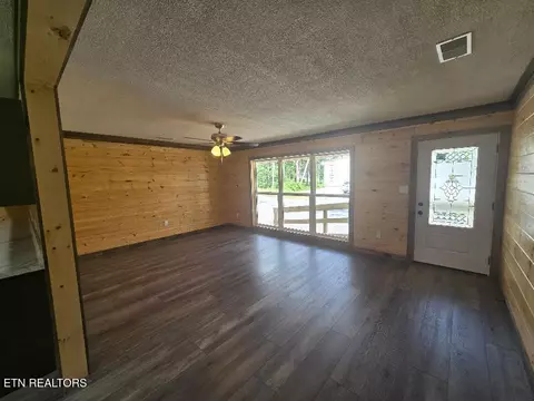 Living - 131 Duncan Ln, Oneida, TN 37841 photo 2 of 3