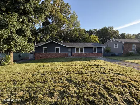 7301 Meadowbrook Cir, Knoxville, TN 37918