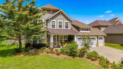 821 Clover Fields Ln, Knoxville, TN 37932