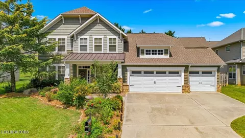 821 Clover Fields Ln, Knoxville, TN 37932