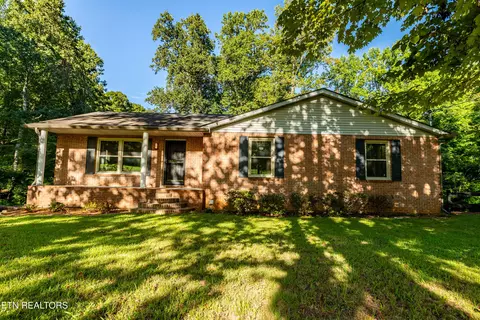 317 S Carter School Rd, Strawberry Plains, TN 37871