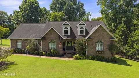 3217 Cove Ln, Louisville, TN 37777