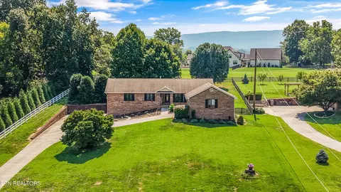 2112 Carpenters Grade Rd, Maryville, TN 37803