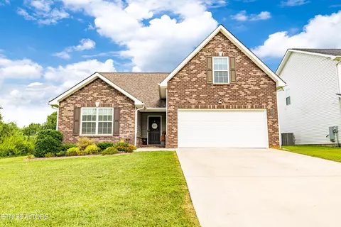 3042 Farmhouse Dr, Maryville, TN 37803