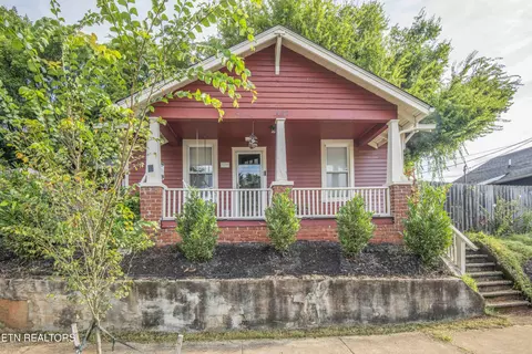 1137 Overton Pl, Knoxville, TN 37917