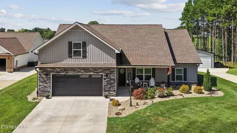811 Pinebrooke Dr, Maryville, TN 37801