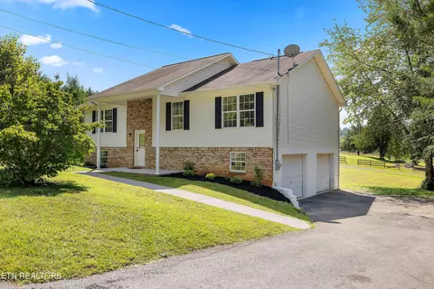 621 Odell Ct, Strawberry Plains, TN 37871