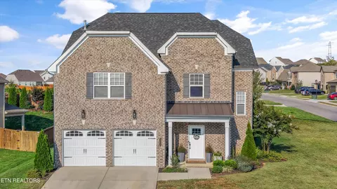 112 Silver Maple St, Lenoir City, TN 37771