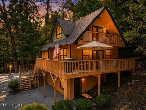 318 Greenwood Way, Pigeon Forge, TN 37863