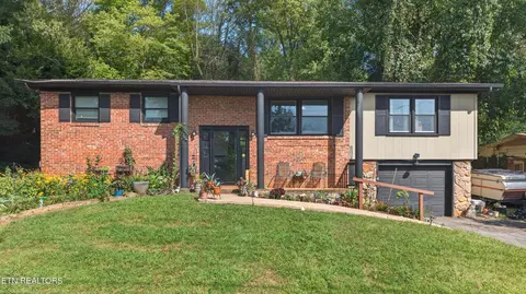 516 Foothills Rd, Kingsport, TN 37663