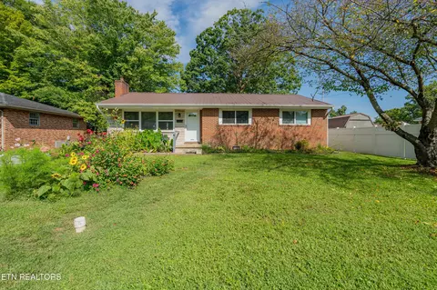 1358 Wooddale Cir, Kingsport, TN 37664