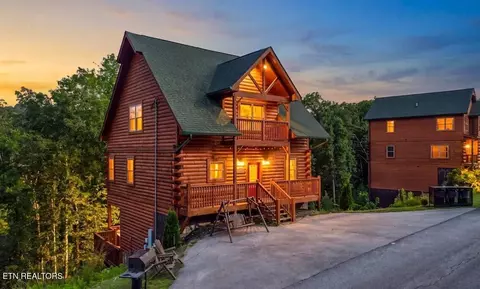 2225 Wingspan Dr, Sevierville, TN 37876
