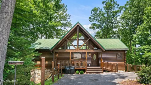 2117 E View Dr, Sevierville, TN 37876