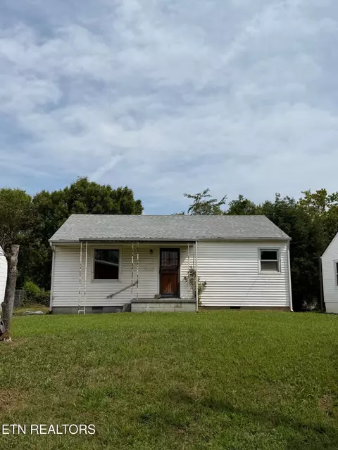 3754 Speedway Cir, Knoxville, TN 37914