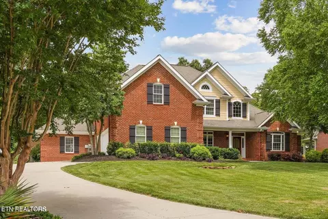 769 Oak Chase Blvd, Lenoir City, TN 37772