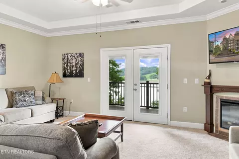 Living - 112 Sandpiper Ln, Bean Station, TN 37708 photo 2 of 3