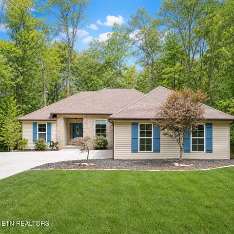121 Shelley Ln, Crossville, TN 38558