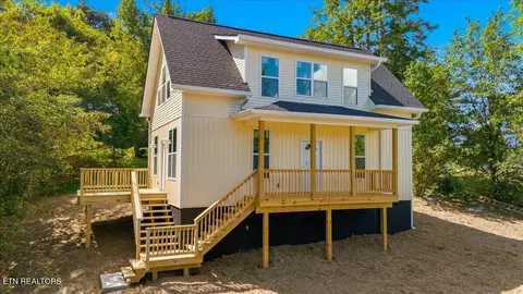 230 Leslie St, Harriman, TN 37748