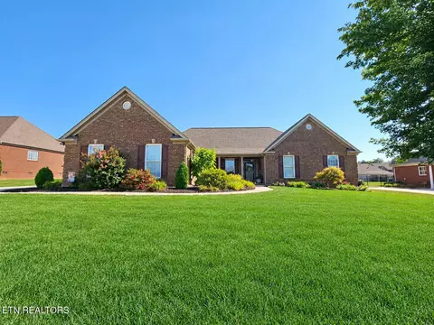 253 E Port Dr, Lenoir City, TN 37772