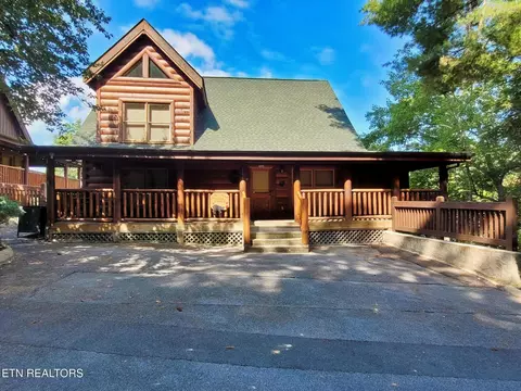 2060 Bear Haven Way, Sevierville, TN 37876
