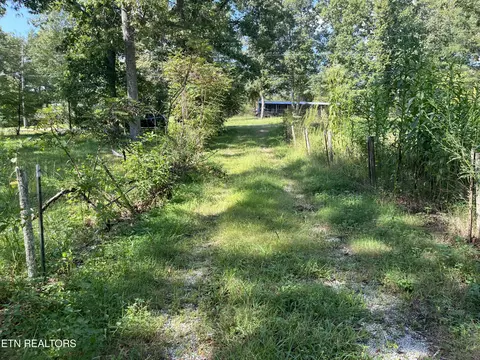 365 Wallop Ln, Crossville, TN 38571