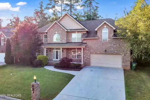 8411 Harbor Cove Dr, Knoxville, TN 37938