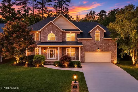 8411 Harbor Cove Dr, Knoxville, TN 37938
