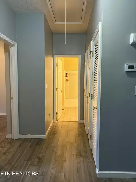 Entry Way - 800 S 28th St, Middlesboro, KY 40965 photo 3 of 4