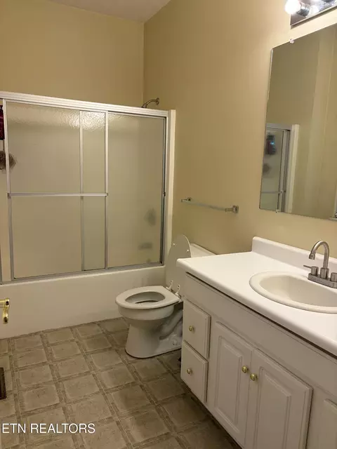 Bath - 800 S 28th St, Middlesboro, KY 40965 photo 1 of 4