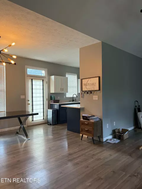 Entry Way - 800 S 28th St, Middlesboro, KY 40965 photo 1 of 4
