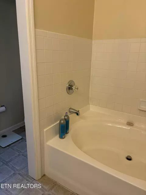 Bath - 800 S 28th St, Middlesboro, KY 40965 photo 3 of 4