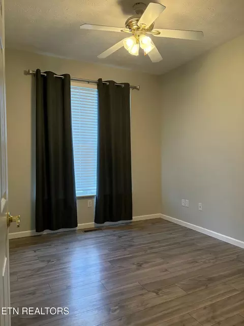 Bedroom - 800 S 28th St, Middlesboro, KY 40965 photo 1 of 4
