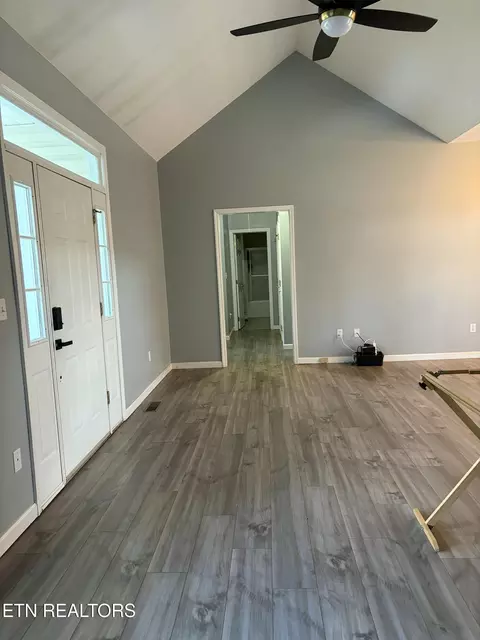 Entry Way - 800 S 28th St, Middlesboro, KY 40965 photo 2 of 4