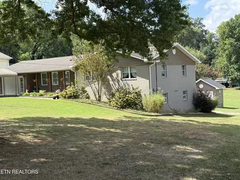 627 Greenwood Dr, Maryville, TN 37803