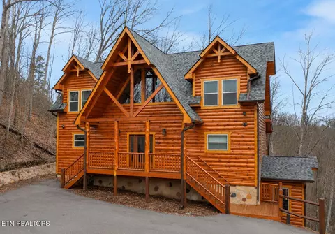 1041 Vista Dr, Gatlinburg, TN 37738