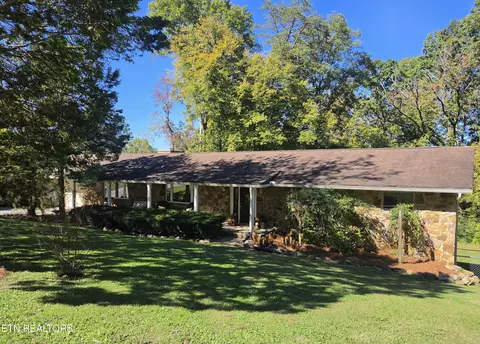131 Cumberland View Dr, Oak Ridge, TN 37830