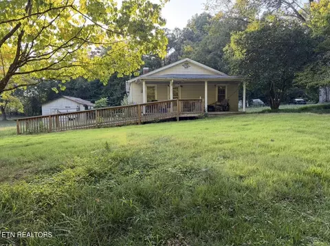 220 Woods Chapel Rd, Harriman, TN 37748