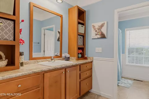Bath - 3926 Roberts Rd, Corryton, TN 37721 photo 3 of 3