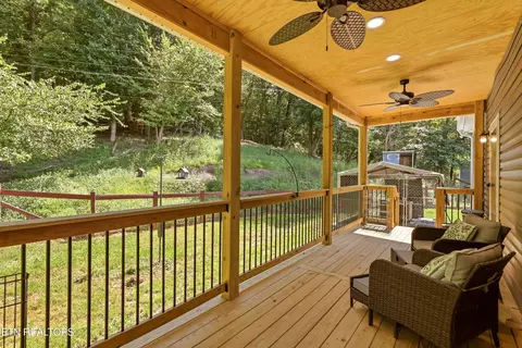 Exterior - 3926 Roberts Rd, Corryton, TN 37721 photo 2 of 3
