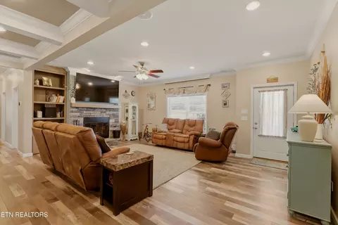 Living - 3926 Roberts Rd, Corryton, TN 37721 photo 1 of 2