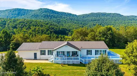 289 Carr Gap Rd, Speedwell, TN 37870