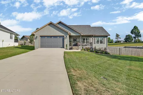 50 Sky View Meadow Dr, Crossville, TN 38555