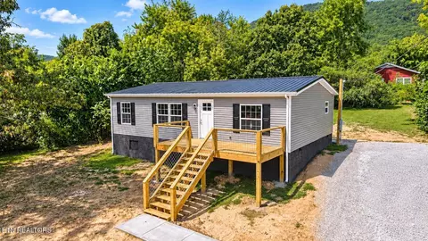902 W Prospect St, La Follette, TN 37766
