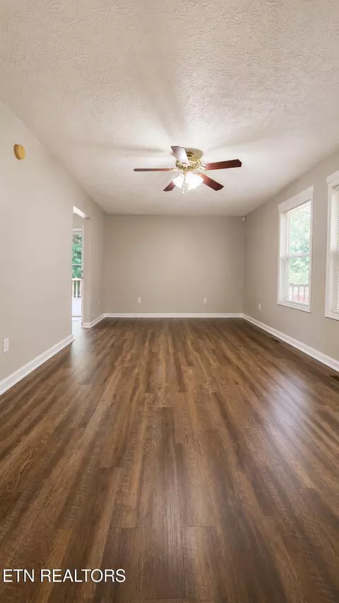Living - 8657 Buffalo Rd, Oneida, TN 37841 photo 1 of 2